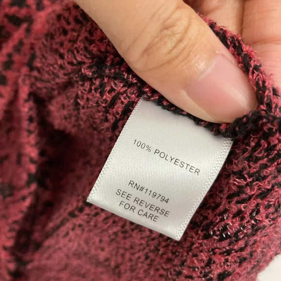 New One World Red Black Southwestern Print Fuzzy Stretch Pullover Top Large - Picture 8 of 10